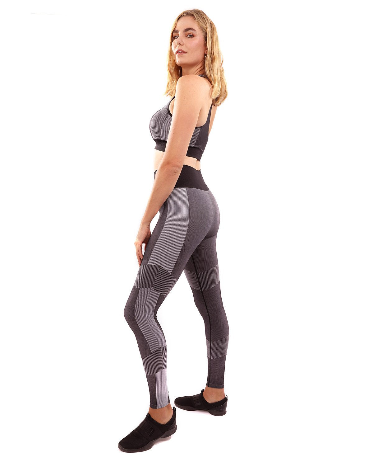 Black Arleta seamless leggings and sports bra set by Lazurite, designed for comfortable women&