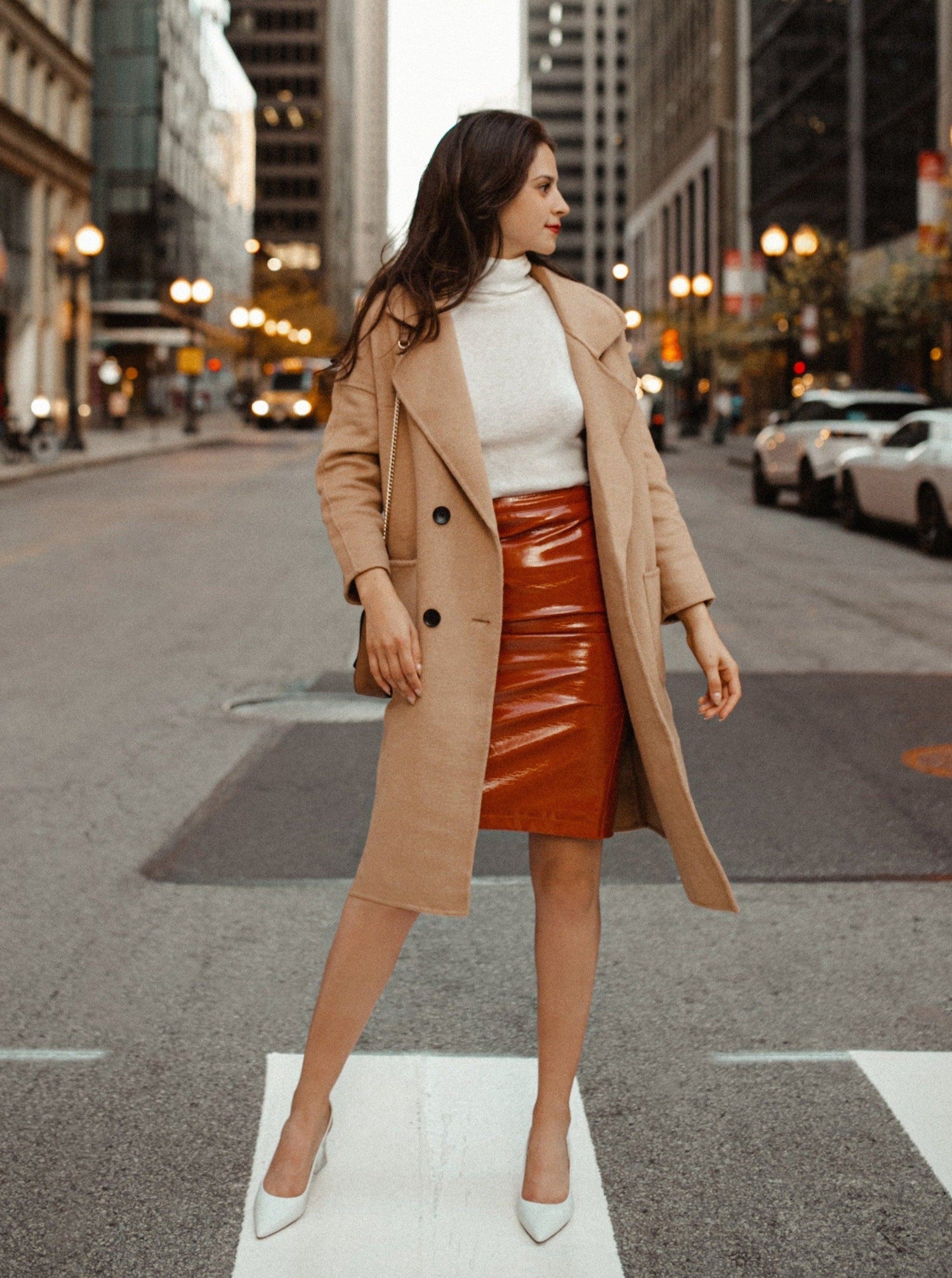 Azure Thanatos Serena double-breasted trench coat for women, beige fabric with classic collar and belt, stylish and sophisticated outerwear