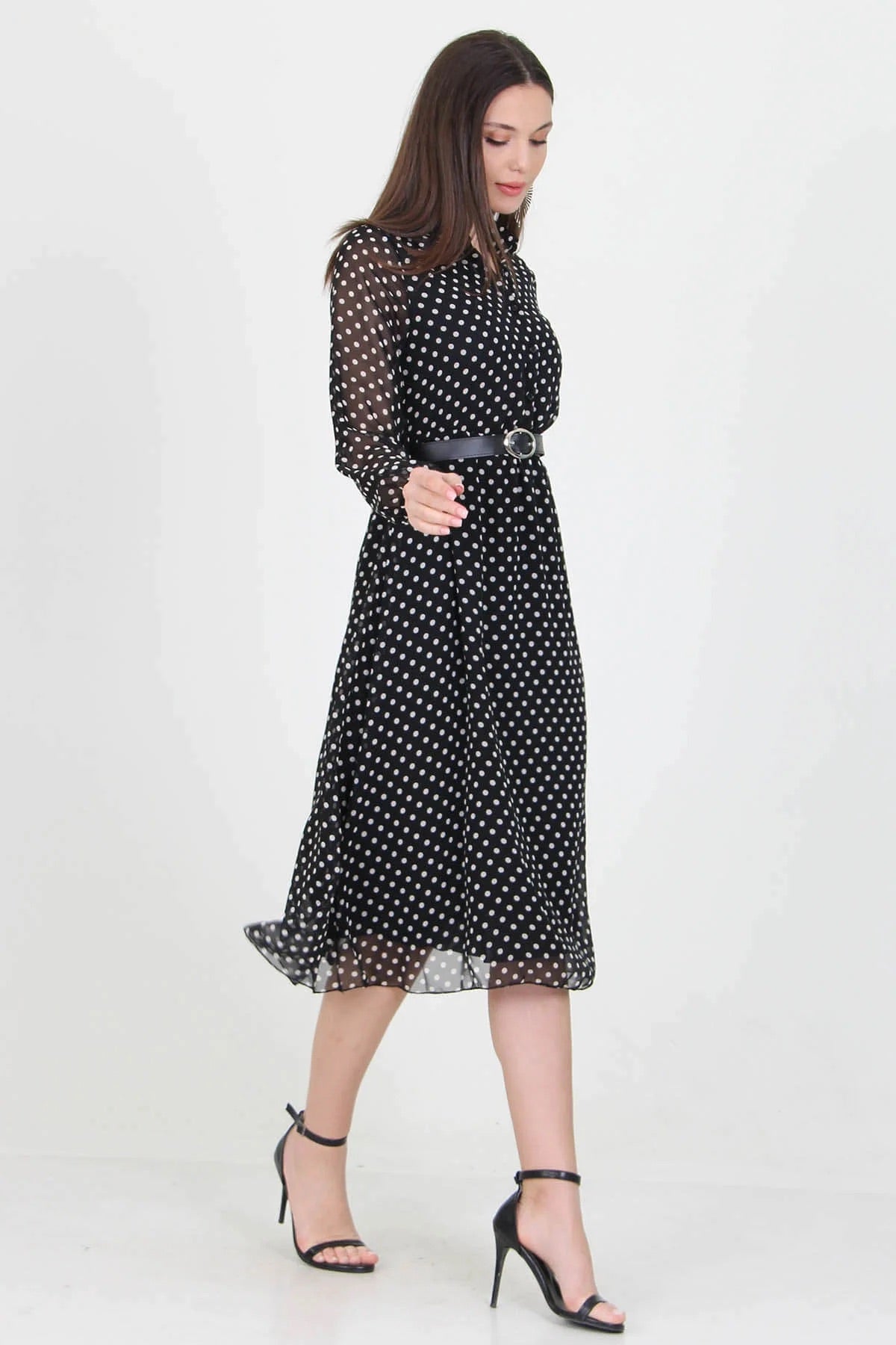 Black polka dot dress by Aquamarine Felix, stylish dress with a fitted silhouette and classic polka dot pattern.