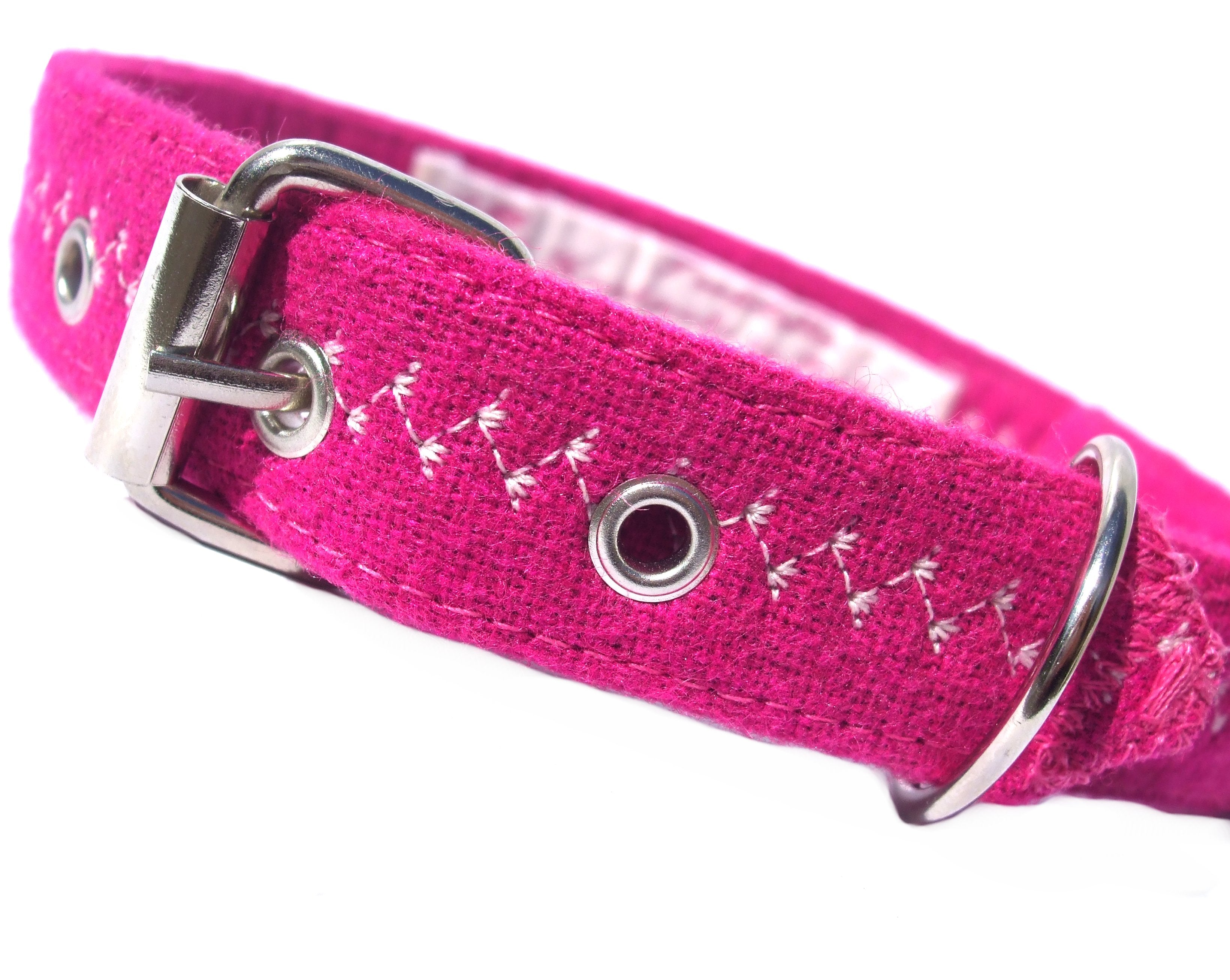 Salmon Oscar Prediletto handmade Valentine heart dog collar featuring red and pink woven design for pets.