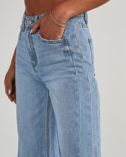 Carmine Juneberry PocketEase™ Denim Haute Edition 25 jeans with classic blue wash, five-pocket design, and stylish fit.