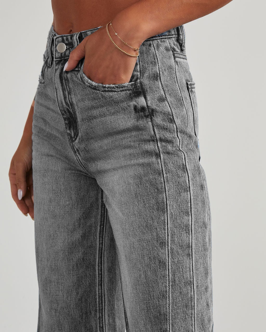 Carmine Juneberry PocketEase™ Denim Haute Edition 25 jeans with stylish stitching and classic five-pocket design.