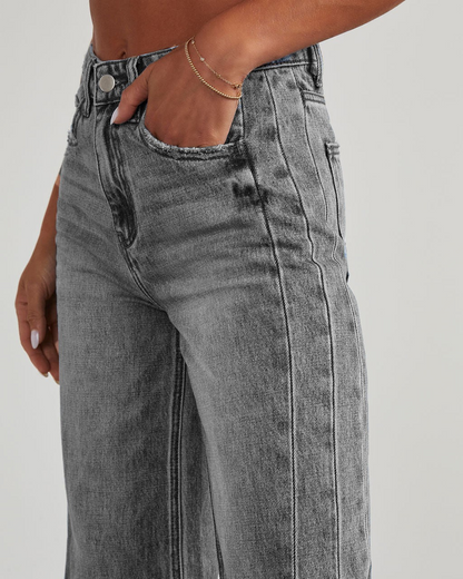 Carmine Juneberry PocketEase™ Denim Haute Edition 25 jeans with stylish stitching and classic five-pocket design.