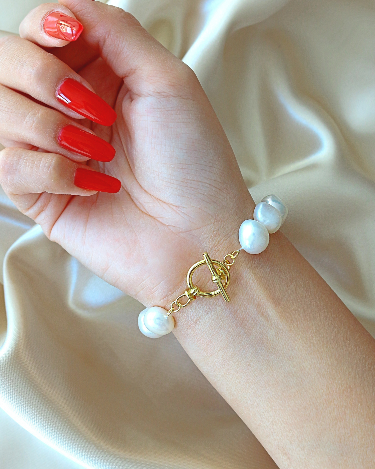 Ultramarine Birch Baroque freshwater pearl and 925 sterling silver bracelet featuring irregular-shaped pearls and elegant silver clasp.