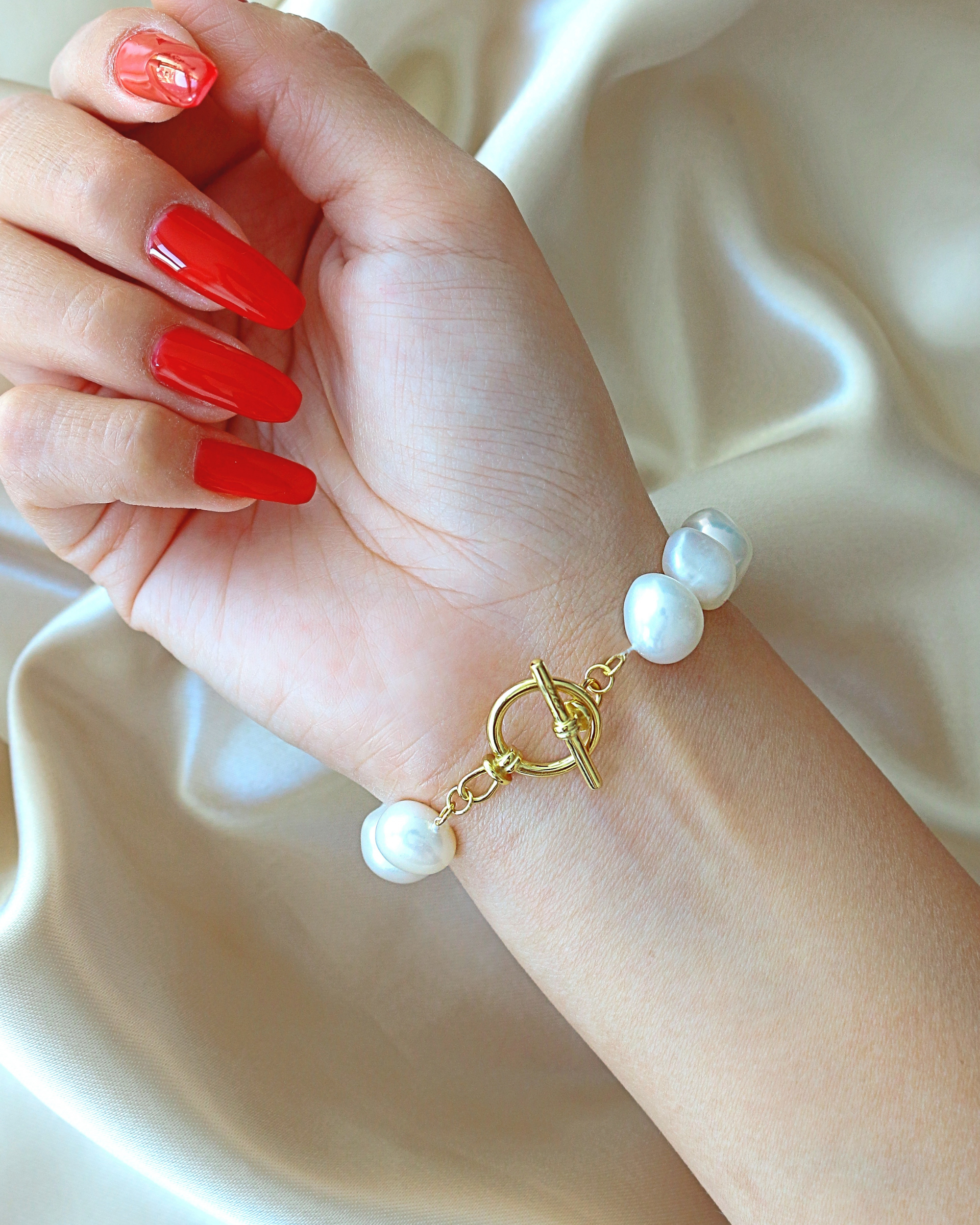 Ultramarine Birch Baroque freshwater pearl and 925 sterling silver bracelet featuring irregular-shaped pearls and elegant silver clasp.
