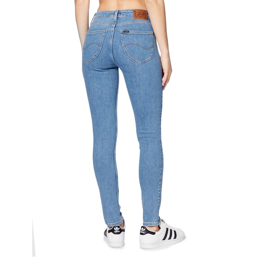 Raspberry Eos Lee Jeans in blue denim, featuring classic five-pocket design and straight-leg fit.