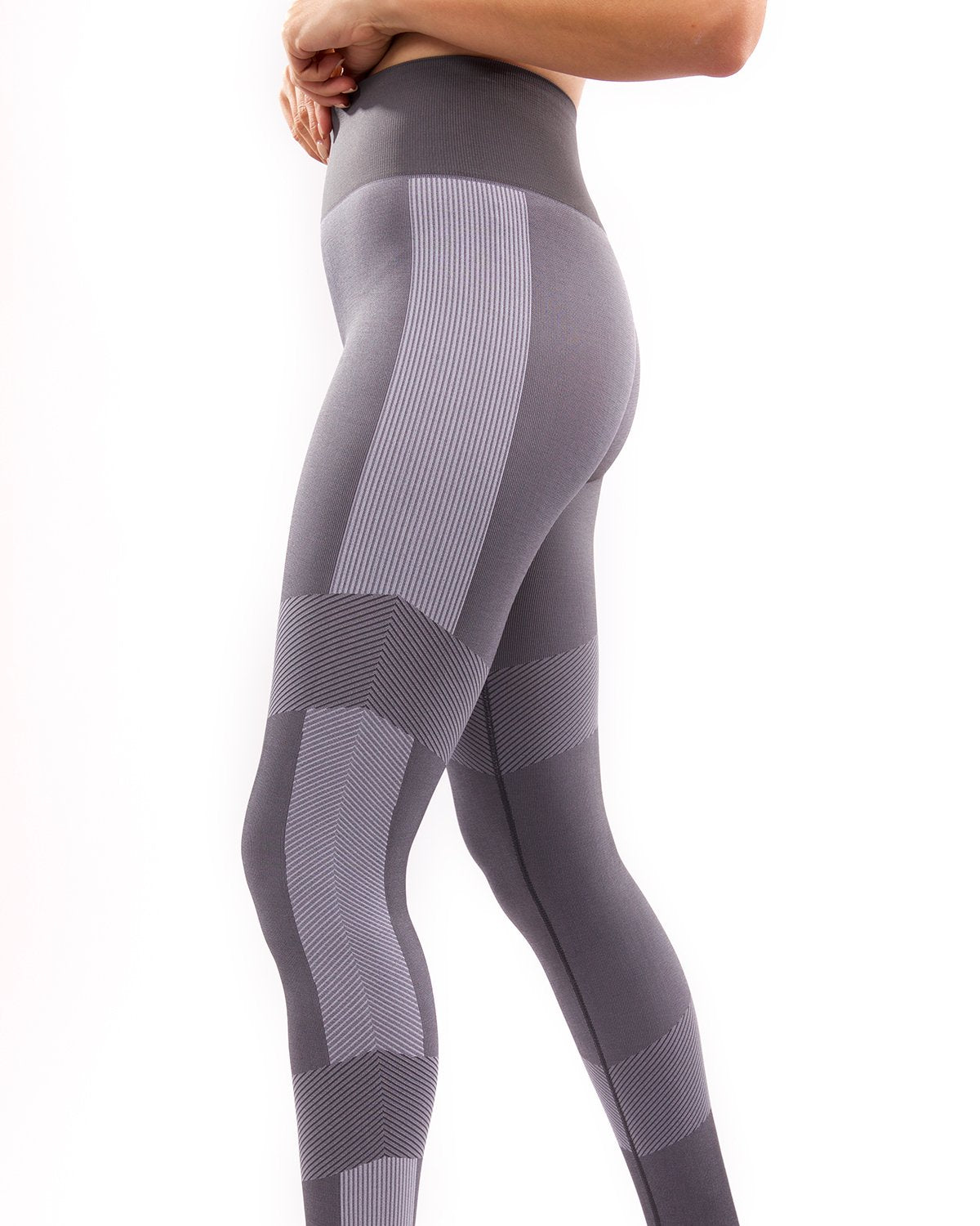 Grey Arleta seamless leggings for women by Lazurite, showing a close-up of the fitted, stretchy fabric design.