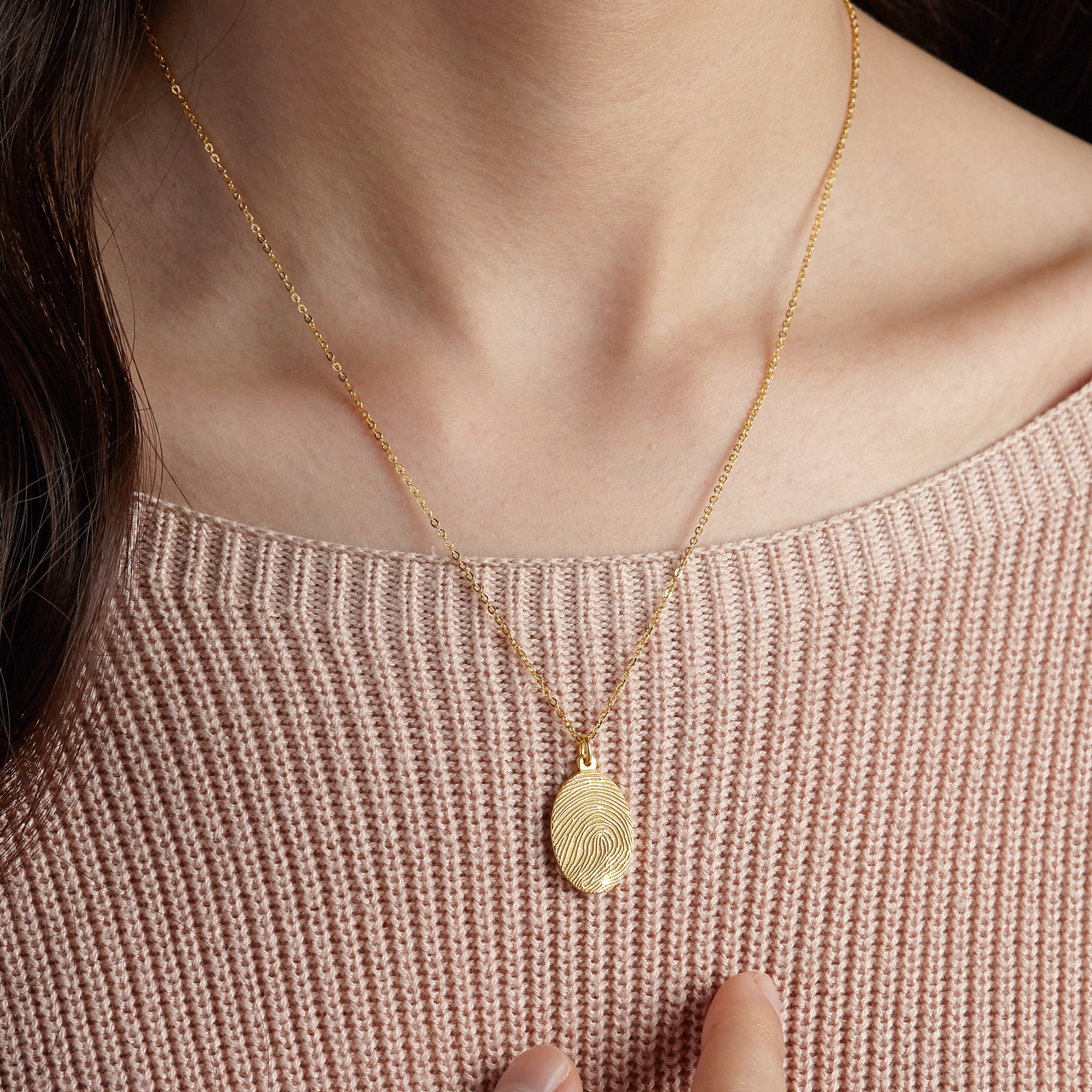 Elegant Green Millie fingerprint necklace featuring a memorial thumbprint pendant, showcasing detailed fingerprint design.