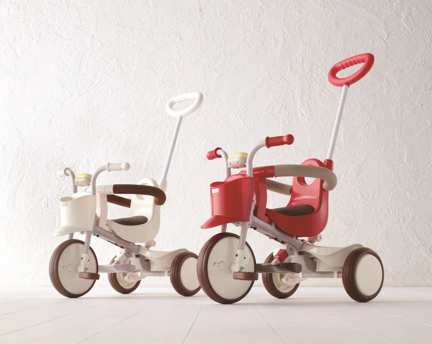 Taupe Pear evolutive tricycle for kids, featuring a sturdy frame and three wheels for stability and safe riding.