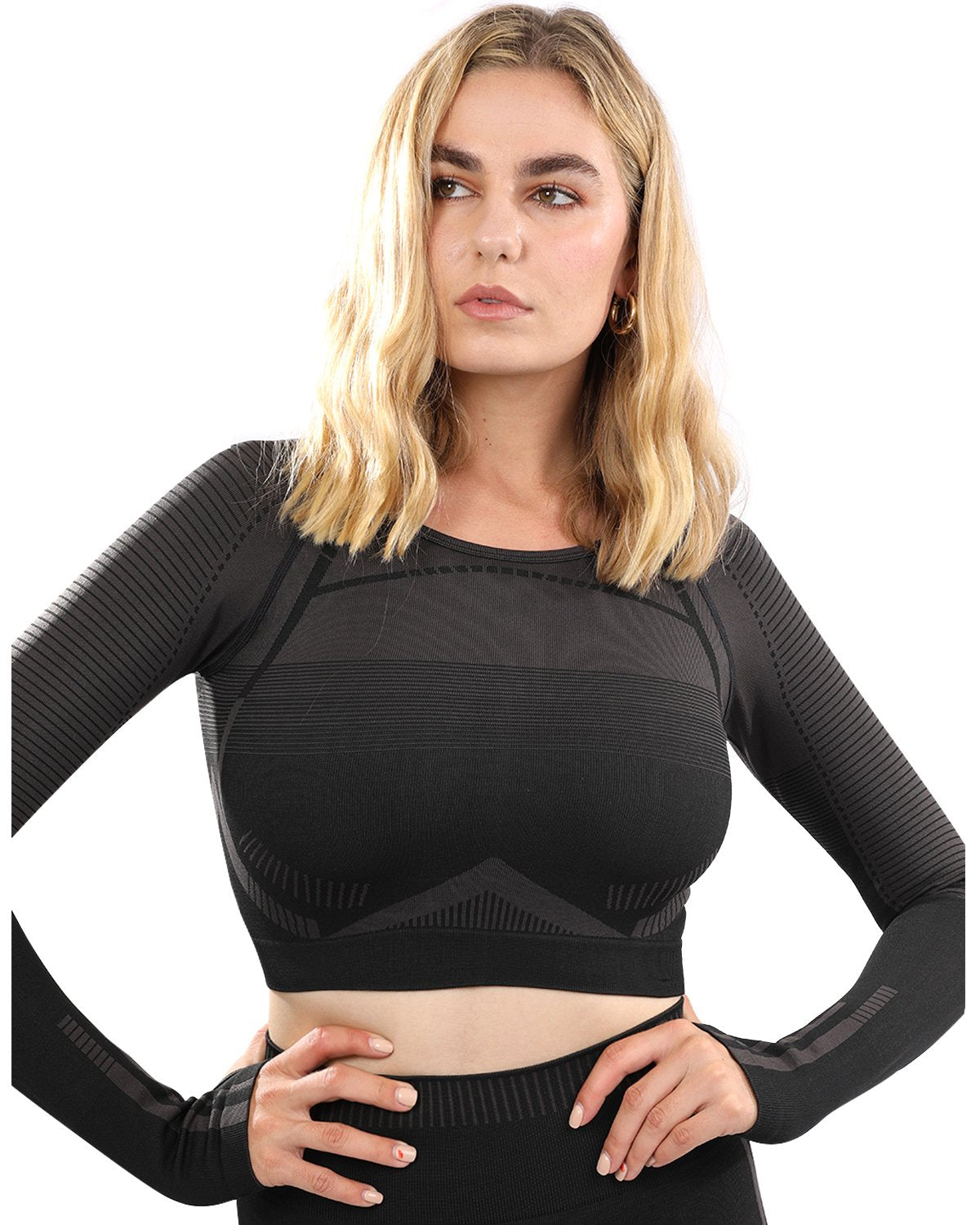 Lazurite Decata seamless sports top for women in black and brown, featuring a fitted design and breathable fabric.