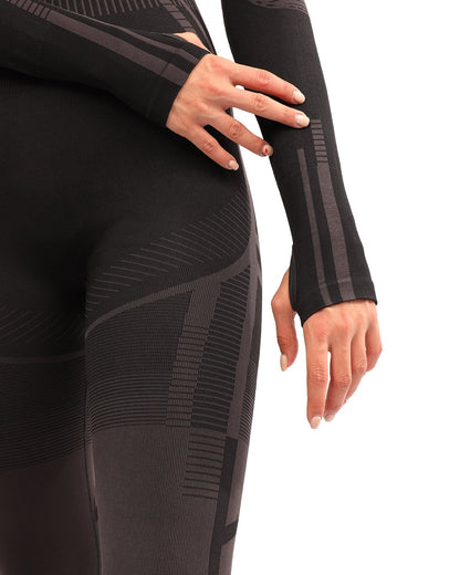 Lazurite Decata seamless sports top for women in black and brown, fitted athletic wear with a smooth, stretchy fabric design.
