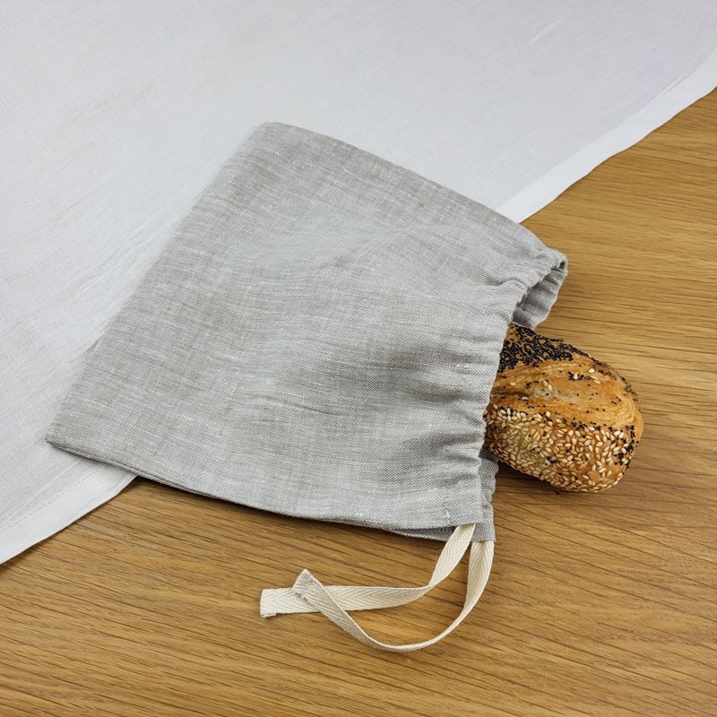 Biotite linen bread bag in natural color, kitchen storage accessory with breathable fabric for fresh bread storage.