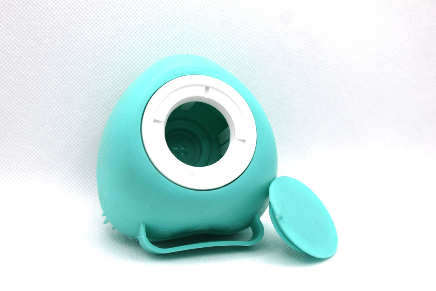 Sky Pandion BrushPro Bath Brush for pets, featuring ergonomic design and durable bristles for easy pet bathing.