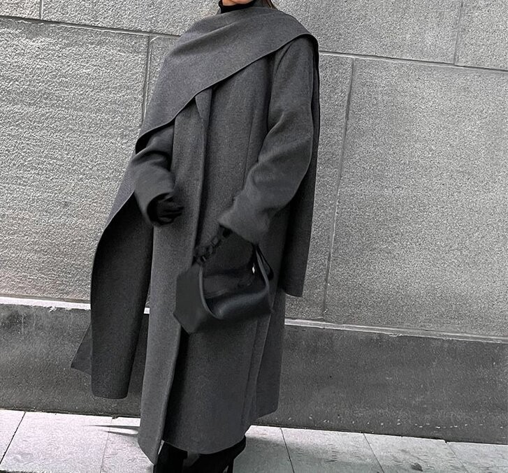 Carmine Juneberry Urban Drape Wool Coat – 25 Edition, stylish winter jacket in dark wool fabric with a tailored fit.