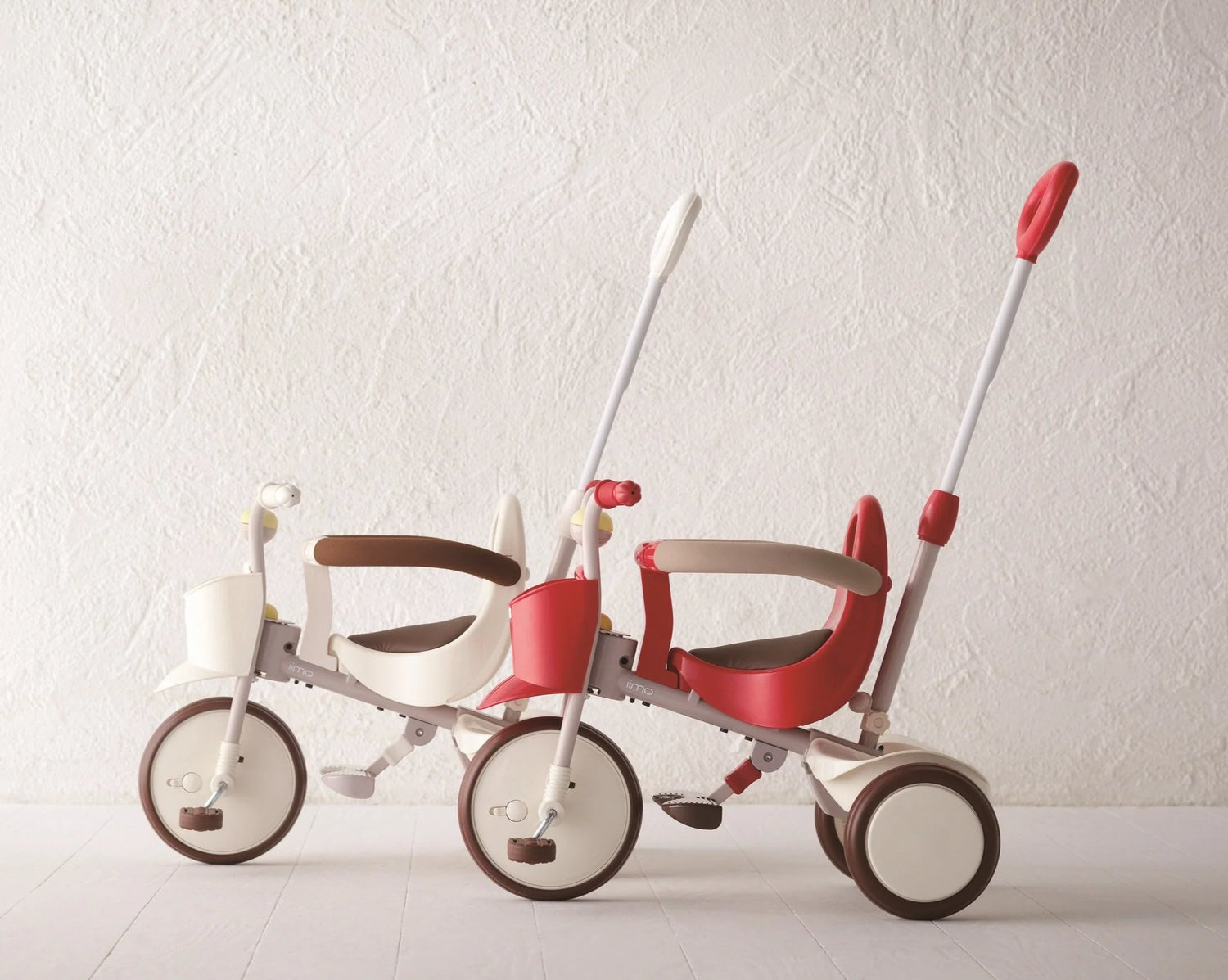 Taupe Pear Evolutive Tricycle for biking, featuring a sturdy frame, comfortable seat, and three-wheel design for stability.