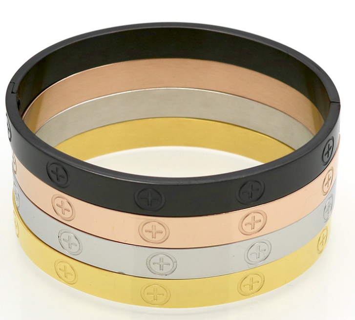 Rose gold Zilarra Love bracelet by Lazurite featuring delicate chain links and a heart-shaped charm.
