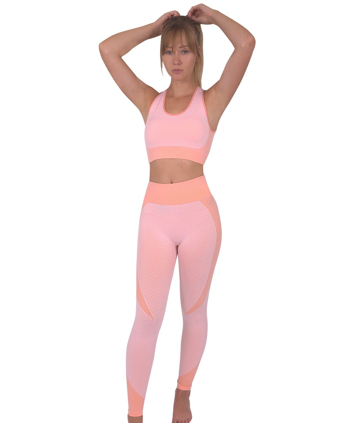 Lazurite Trois seamless pink activewear set with leggings and sports top, designed for comfortable workout and athletic activities.