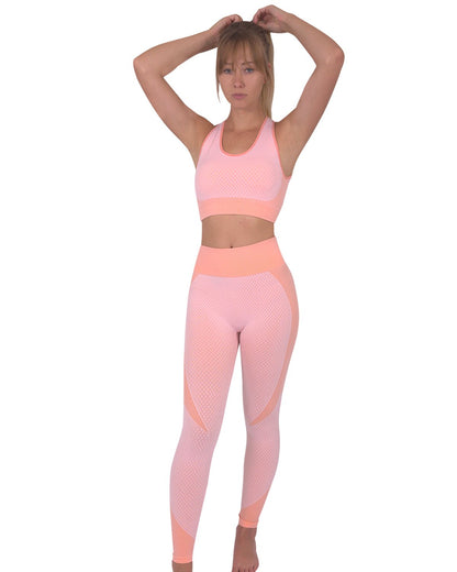 Lazurite Trois seamless pink activewear set with leggings and sports top, designed for comfortable workout and athletic activities.