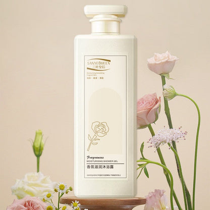 Three-leaf Queen Shower Gel by Carmine Juneberry in 800ml bottle, featuring deep-cleansing aromatherapy bodycare for a refreshing shower.