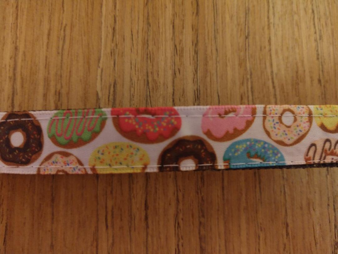 Green Thalassa small doughnut-patterned pet collar for dogs, featuring colorful doughnut designs on a comfortable collar.