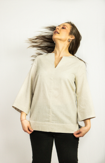 Dark plum linen oversize top from Magenta Sugarplum, casual blouse with a relaxed fit and flowing fabric.