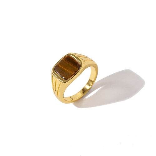 European and American retro green peacock stone ring by Carmine Medusa, showcasing a natural green peacock gemstone set in vintage jewelry style