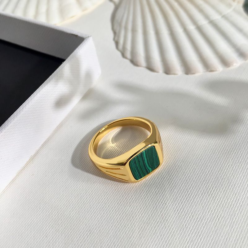 European and American retro green peacock stone ring by Carmine Medusa, featuring a natural green peacock gemstone in vintage jewelry style.