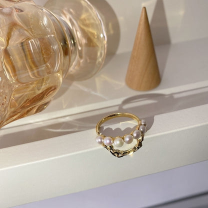 Gold opening rings with pearl chain design from Carmine Medusa, featuring neo-gothic style jewelry for women.
