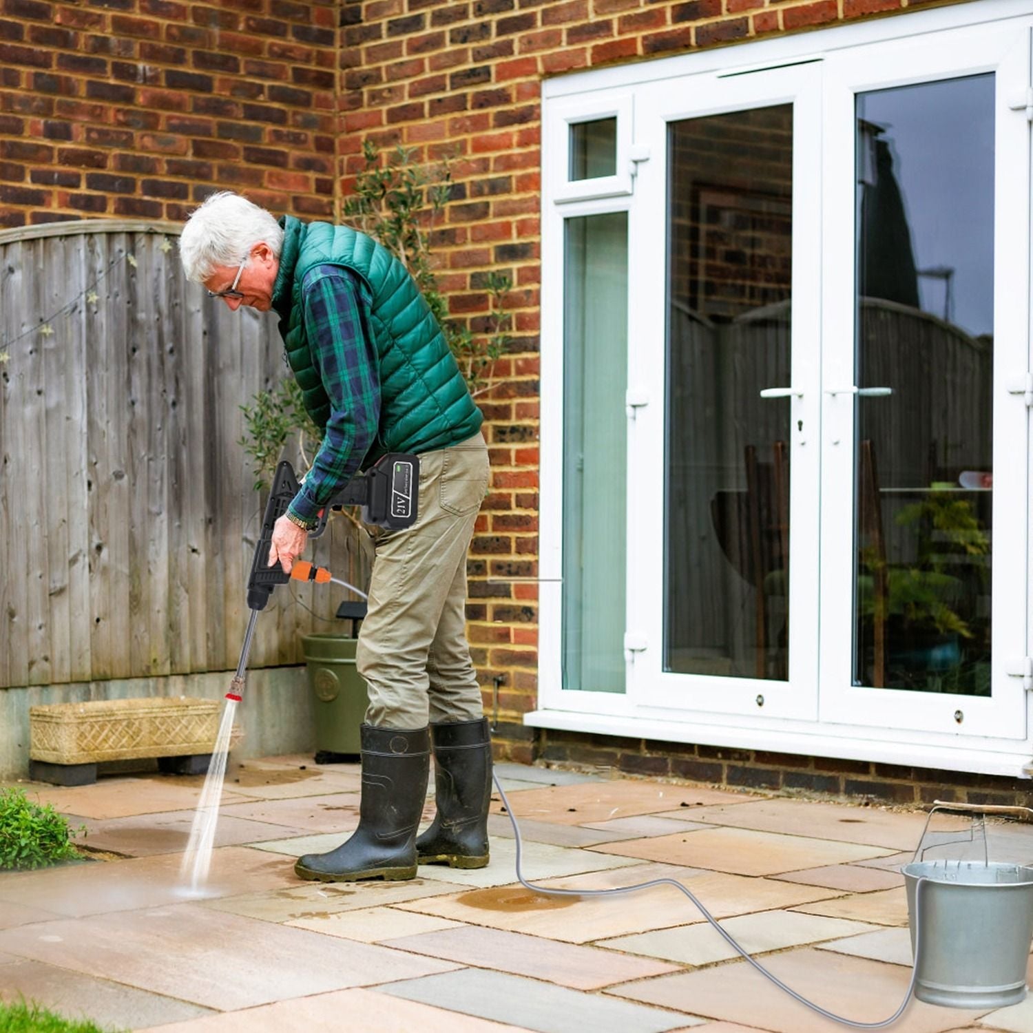 Portable Pear Daisy cordless pressure washer with 400 PSI and 300W power, showing the compact design and spray nozzle.