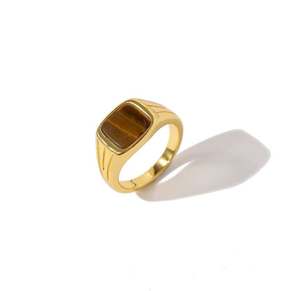 European and American retro green peacock stone ring by Carmine Medusa, featuring natural peacock-colored gemstone in vintage jewelry style