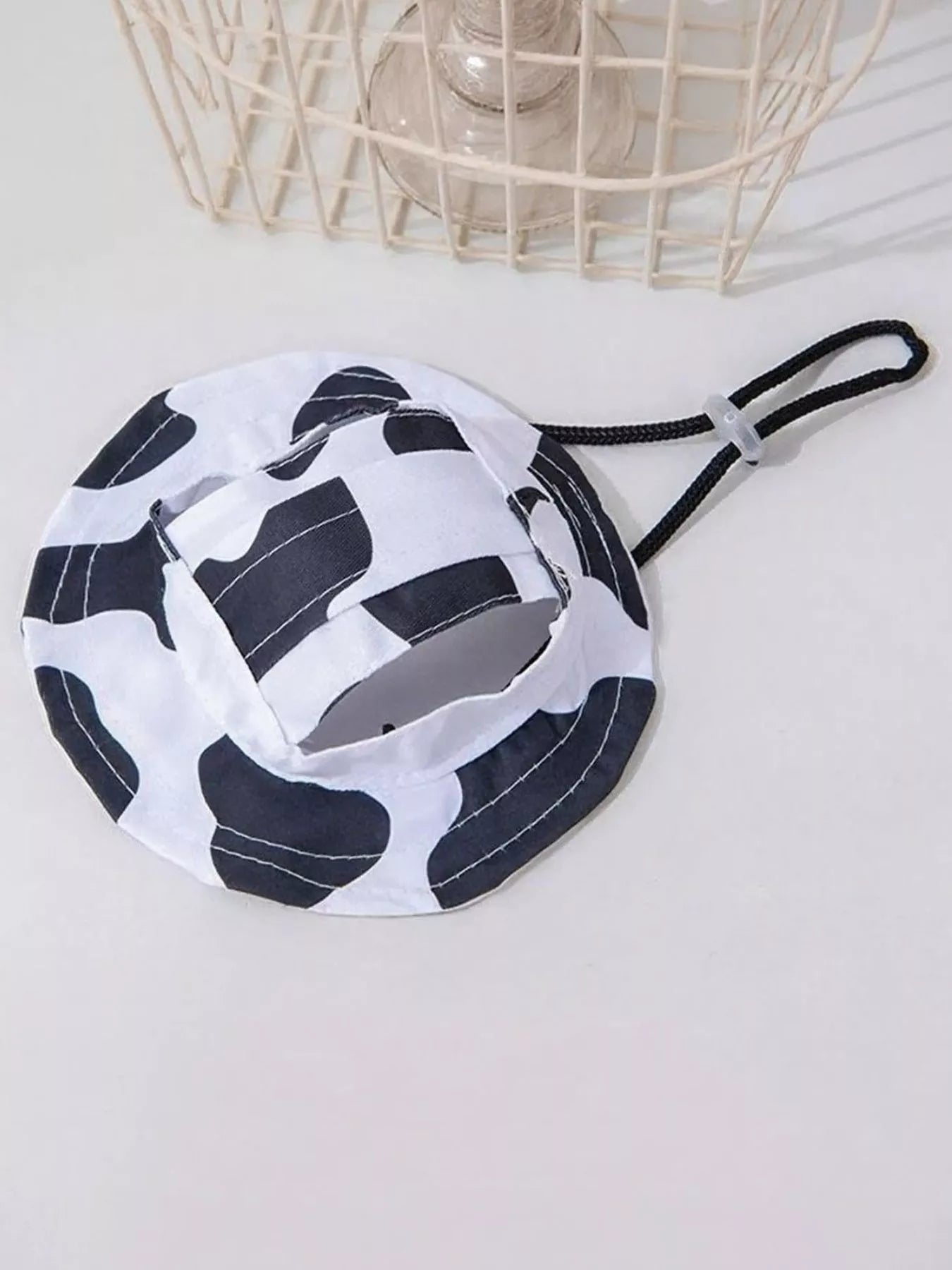Pear Daisy pet bucket hat, soft fabric with a wide brim, suitable for outdoor wear and stylish pet accessories.