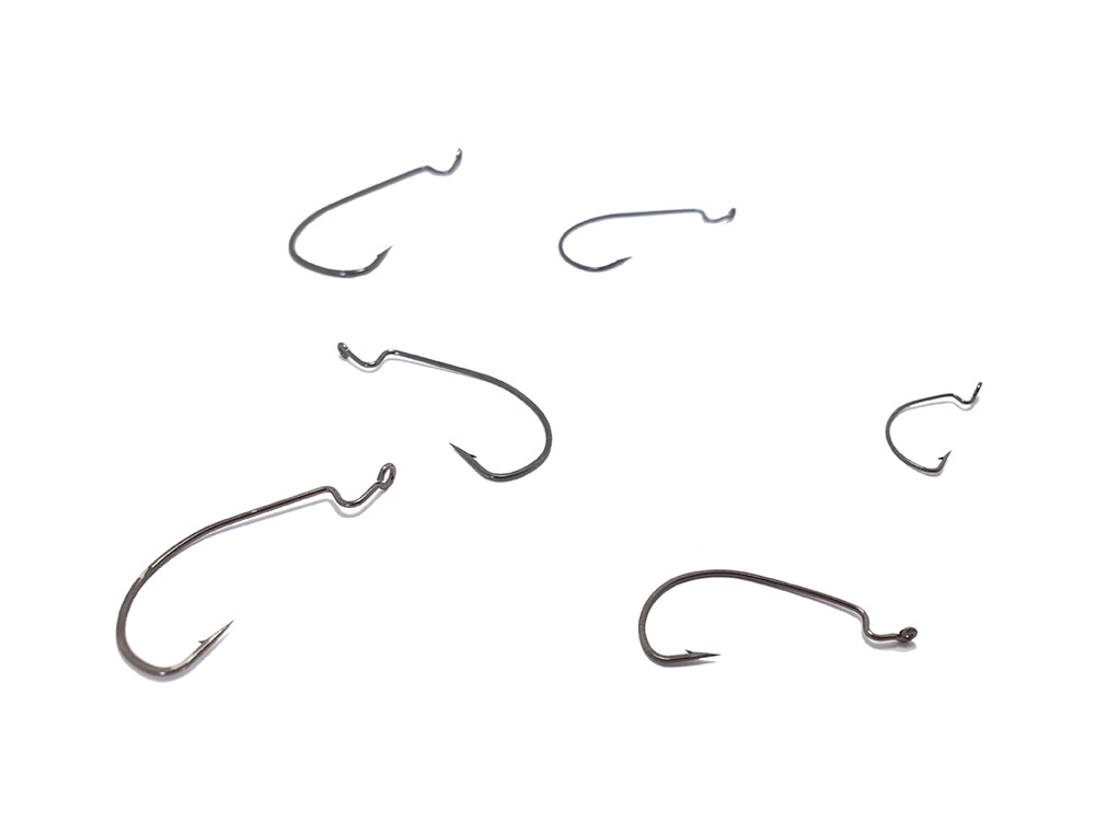 Aquamarine Misty fishing Wist offset hook with sharp point and sturdy design for effective bait hooking and fishing.