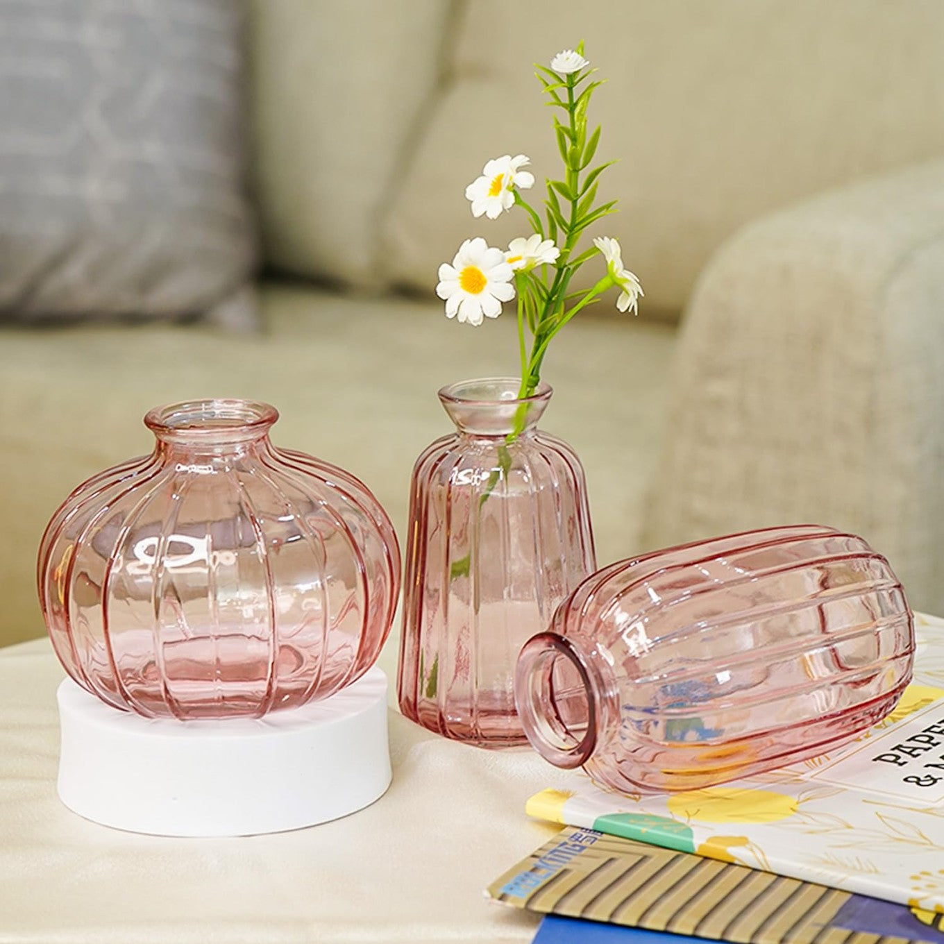Modern Periwinkle Azolla flower vase for living room decor, featuring a sleek design and smooth ceramic finish.