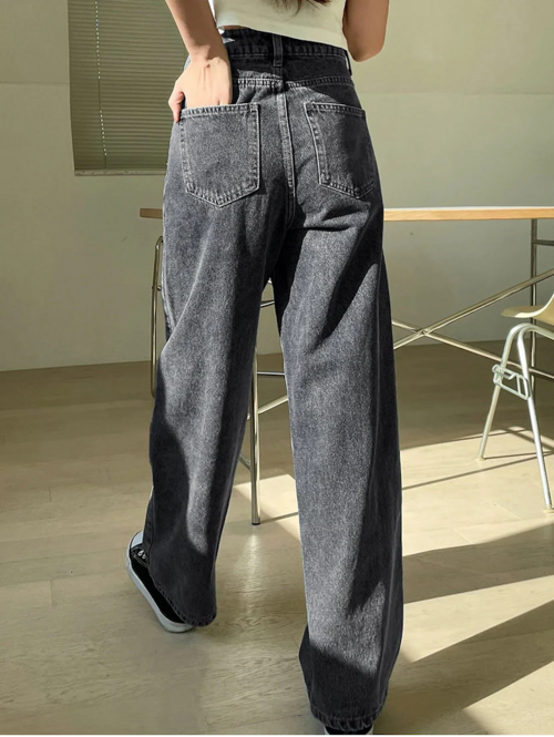 Women’s high rise grey denim jeans by Ochre Ourea, size 32, featuring classic five-pocket style and tapered fit.