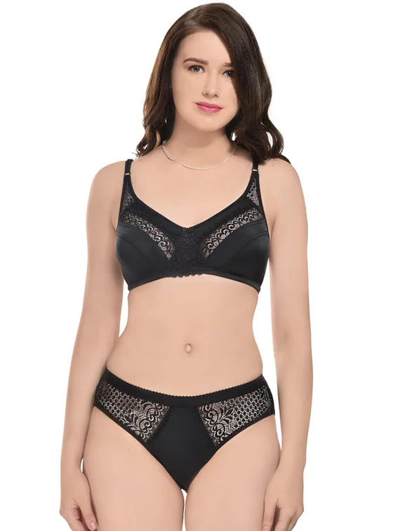 Black Lycra bra and panty set from Burgundy Zedoary, featuring a seamless, comfortable lingerie design in size 32.