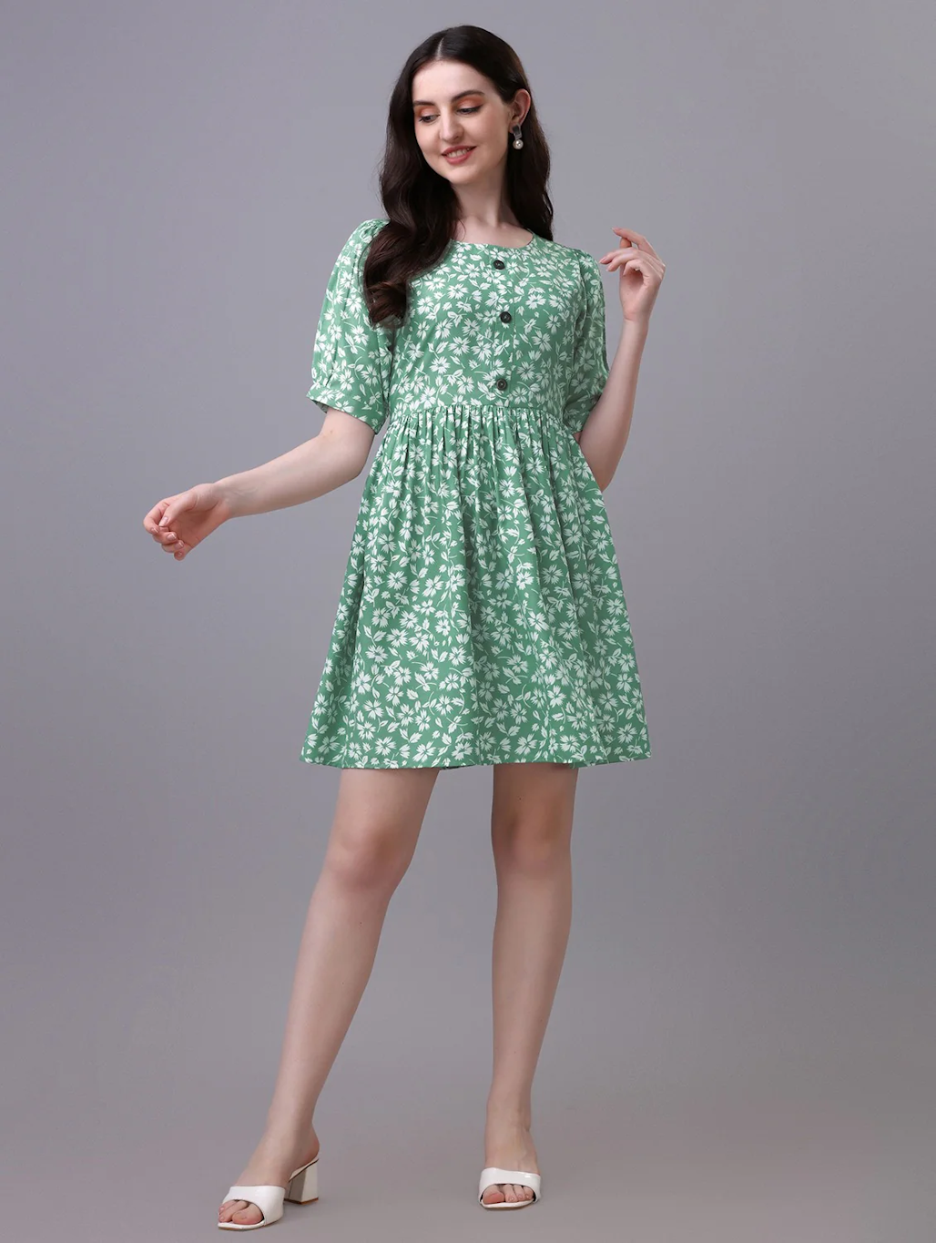 Women’s light green A-line dress by Gray Iolaus, size M, featuring a flowy silhouette and sleeveless design.