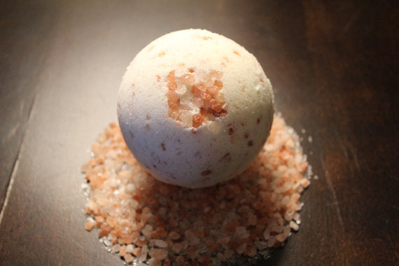 White Smokey organic detox bath bomb fizzing in a bath, showcasing natural ingredients and relaxing skincare benefits.