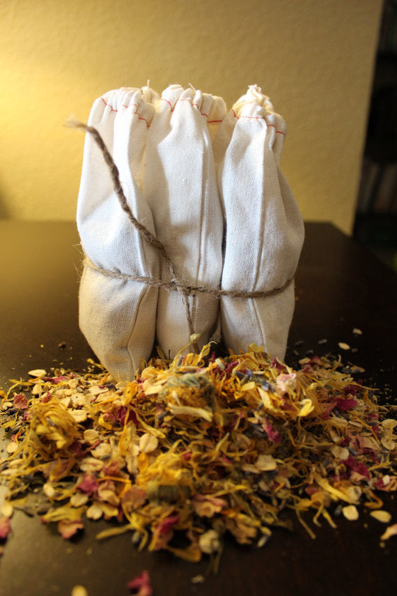 White Smokey Perfect Baby Organic Bath Tea sachet for gentle, natural bodycare, featuring calming herbal ingredients.