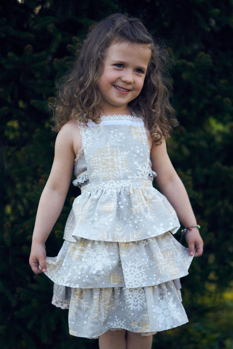 Kids winter motive apron with snowflake print, cotton-poly blend, featuring a charming design for children’s home decor by Rose Trillium