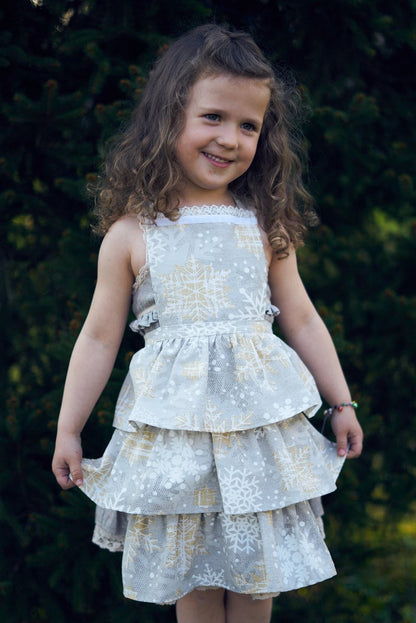 Kids winter motive apron with snowflake print, cotton-poly blend, featuring a charming design for children’s home decor by Rose Trillium
