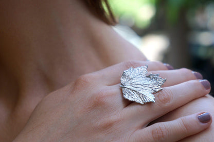 Gold-plated brass Bourbon Rose Leaf ring by Beige Briseis, adjustable jewelry featuring detailed leaf design.