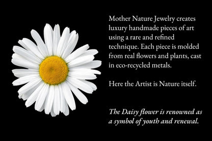 Handmade daisy ring with real flower in recycled sterling silver 925, showcasing delicate flower details and silver band.