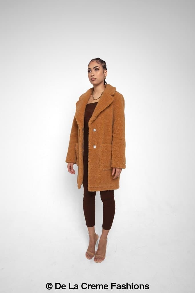 Rose Eleusis Jacqueline oversized teddy coat, cozy plush jacket with a relaxed fit and large collar, ideal for cold weather.