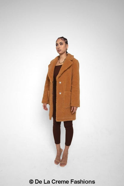 Rose Eleusis Jacqueline oversized teddy coat, cozy plush jacket with a relaxed fit and large collar, ideal for cold weather.