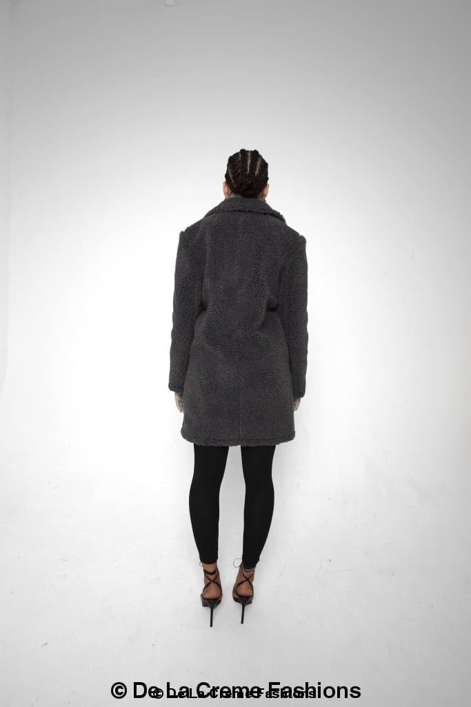 Rose Eleusis Janine double-breasted Borg teddy coat, cozy jacket with large lapels and button closure, soft fleece lining.