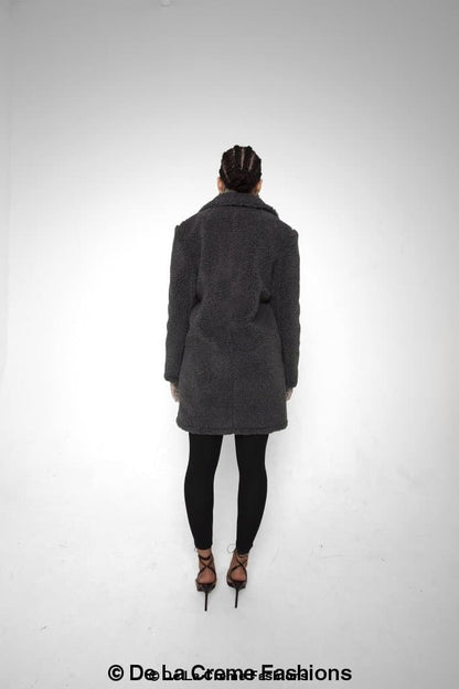 Rose Eleusis Janine double-breasted Borg teddy coat, cozy jacket with large lapels and button closure, soft fleece lining.