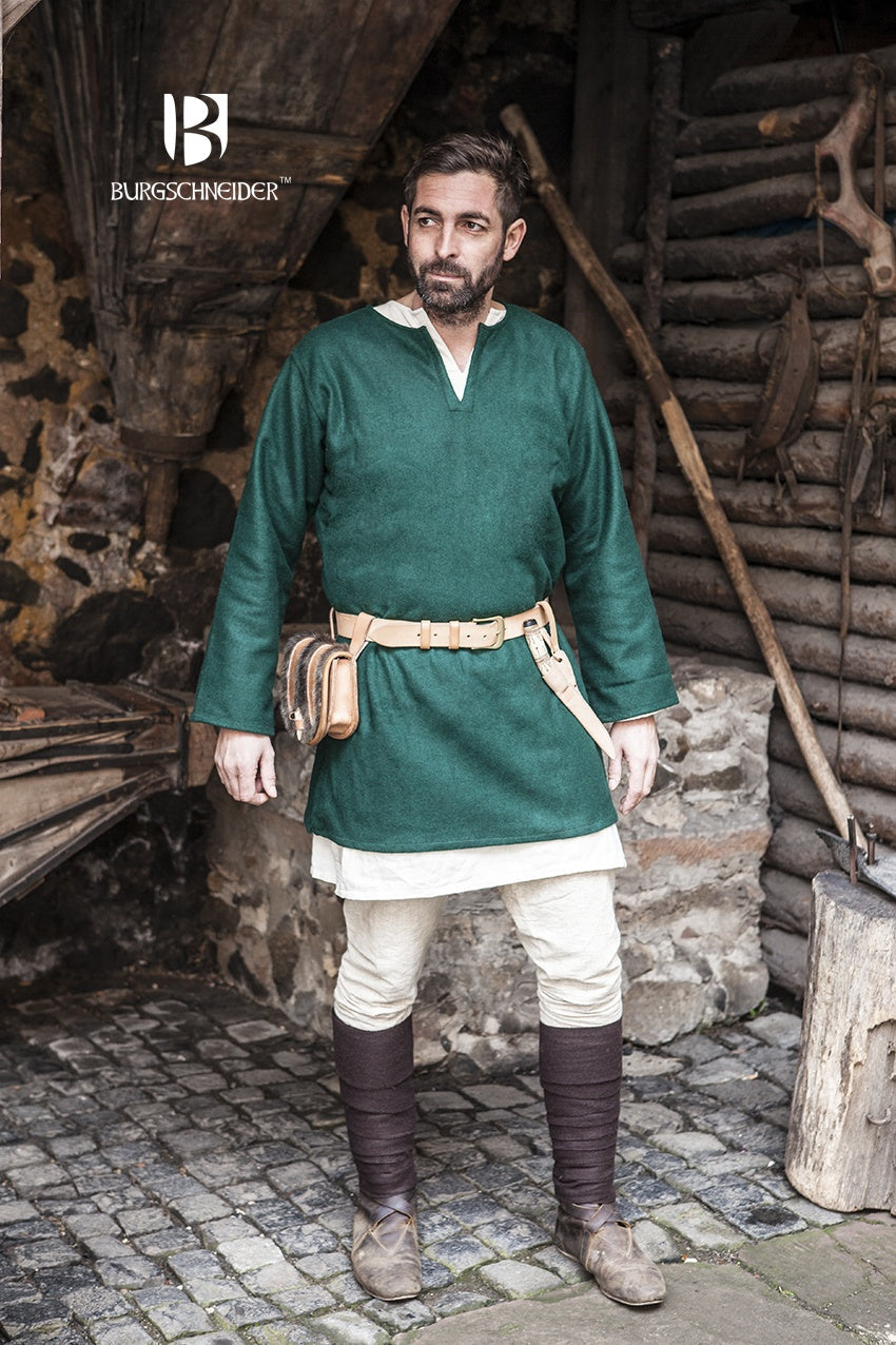 Azure Briseis Wool Tunic in Lodin Green, styled for festivals and parties, featuring a cozy, textured fabric.