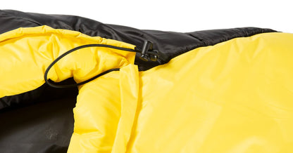 Triangulum Settler 15F camping sleeping bag with full-length zipper, suitable for outdoor camping and sleeping comfort.
