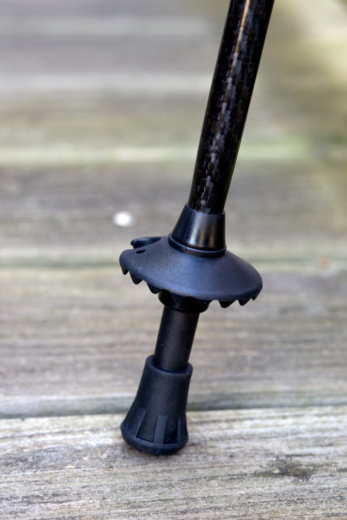 Triangulum trekking poles with 50 mm mud and snow baskets, rubber tips, suitable for hiking and camping.