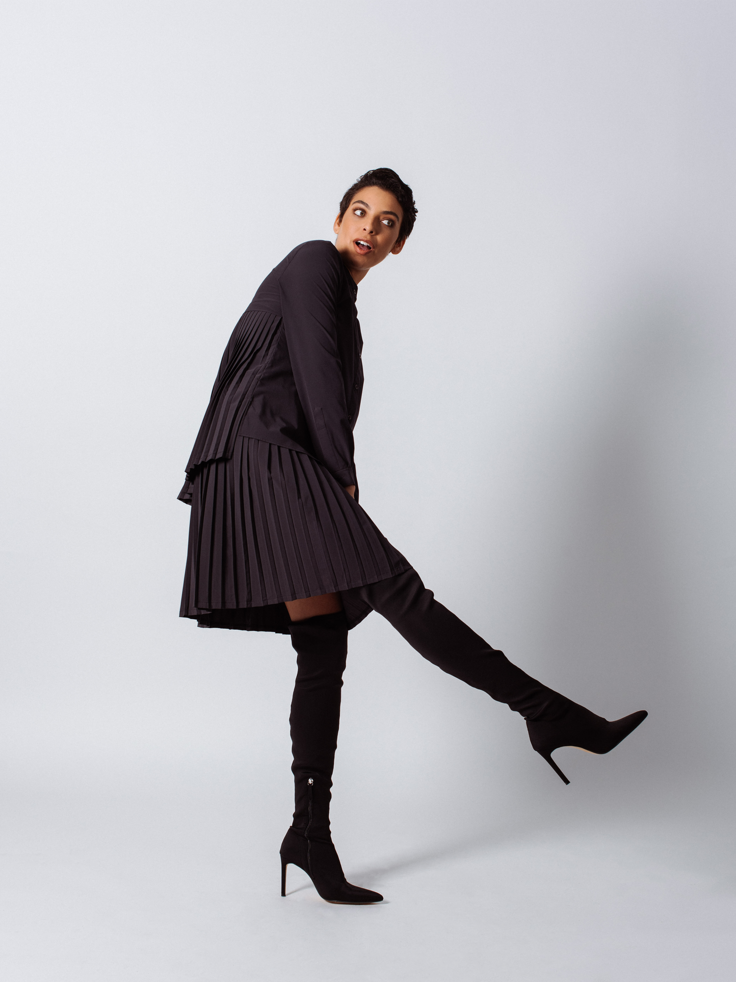 Black pleated skirt from Mauve Daisy, elegant women&